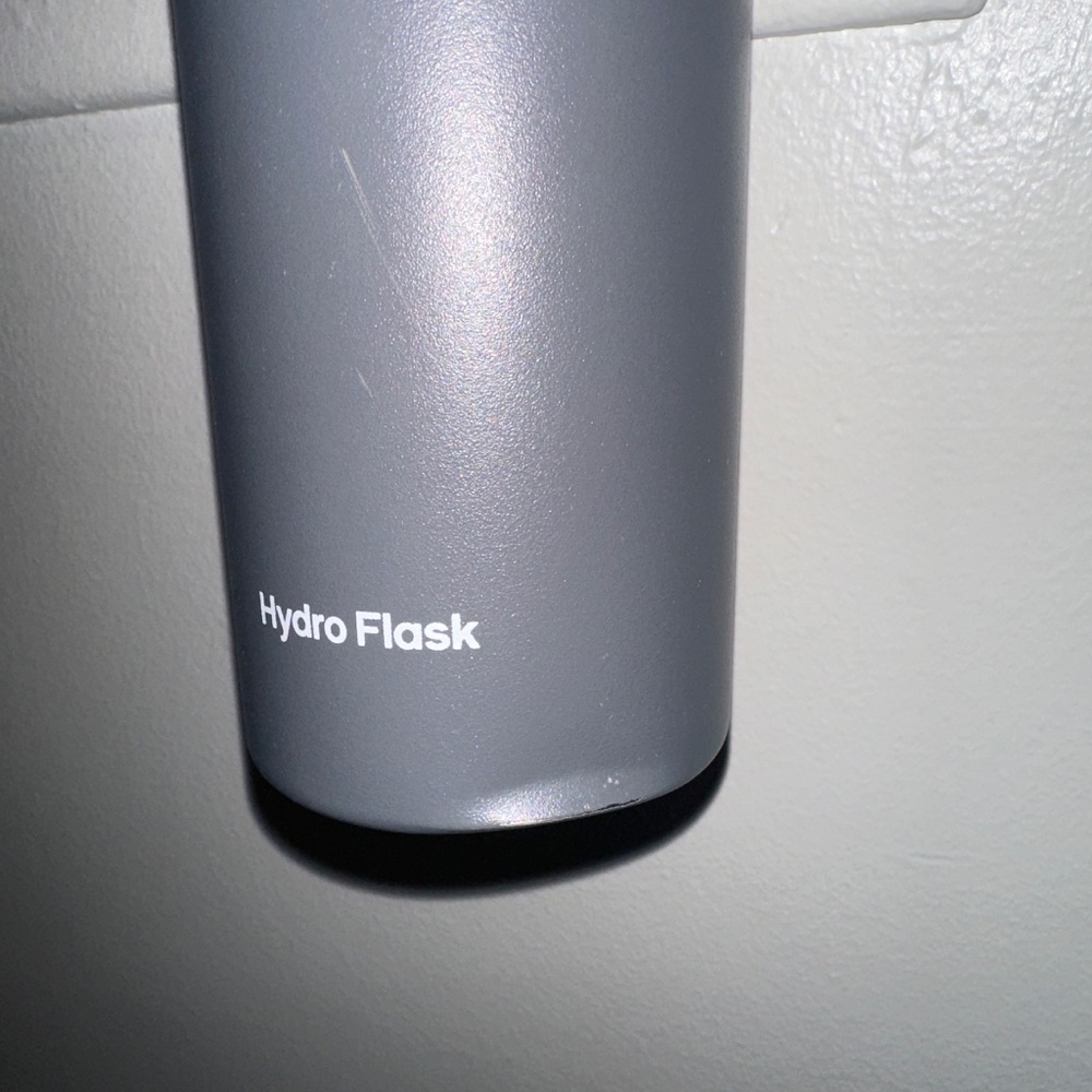 Hydroflask - Picture 2 of 3